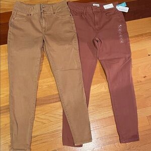 Maurices Women's Skinny Jeans in goldenrod and Rust